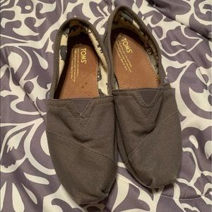 Gray Toms